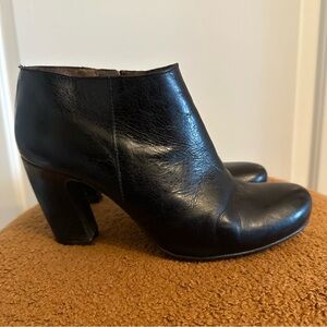 Black Leather Ankle‎ Booties with Chunky Heel